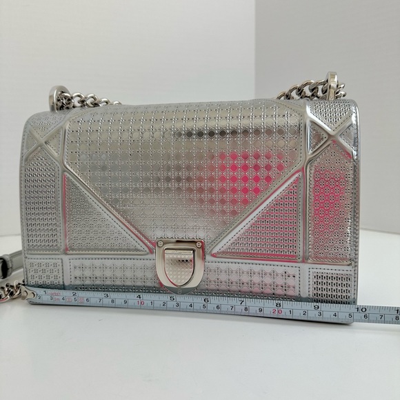 Christian Dior Diorama Silver Flap Shoulder Bag - Picture 16 of 16